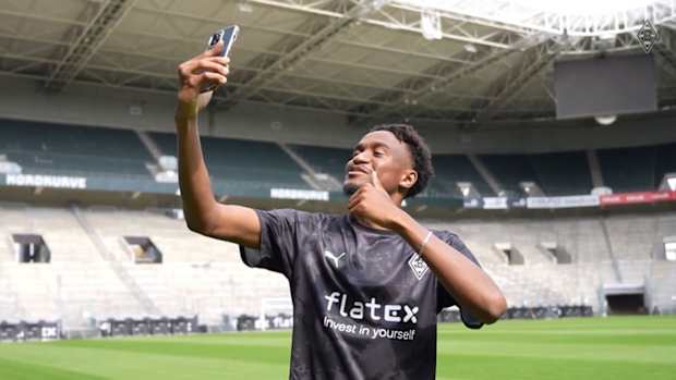 Nathan Ngoumou's first day at Gladbach